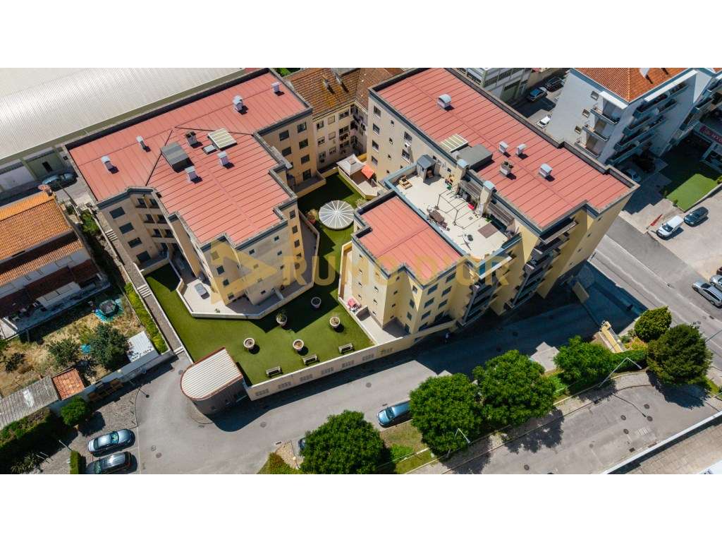 Exclusivo T3 em Condomínio Privado no Carregado com Terraço, Varand...-34