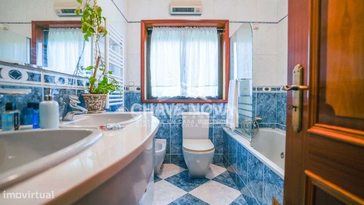 MORADIA V4 C/ PISCINA E TERRENO C/ ÁRVORES DE FRUTO-9