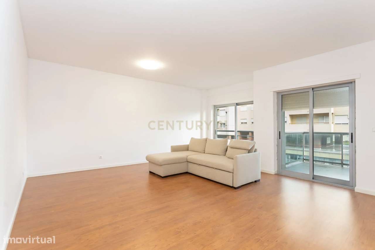 Apartamento T2 c/arrecadação e parqueamento - Laranjeiro - Grande imagem: 3/42