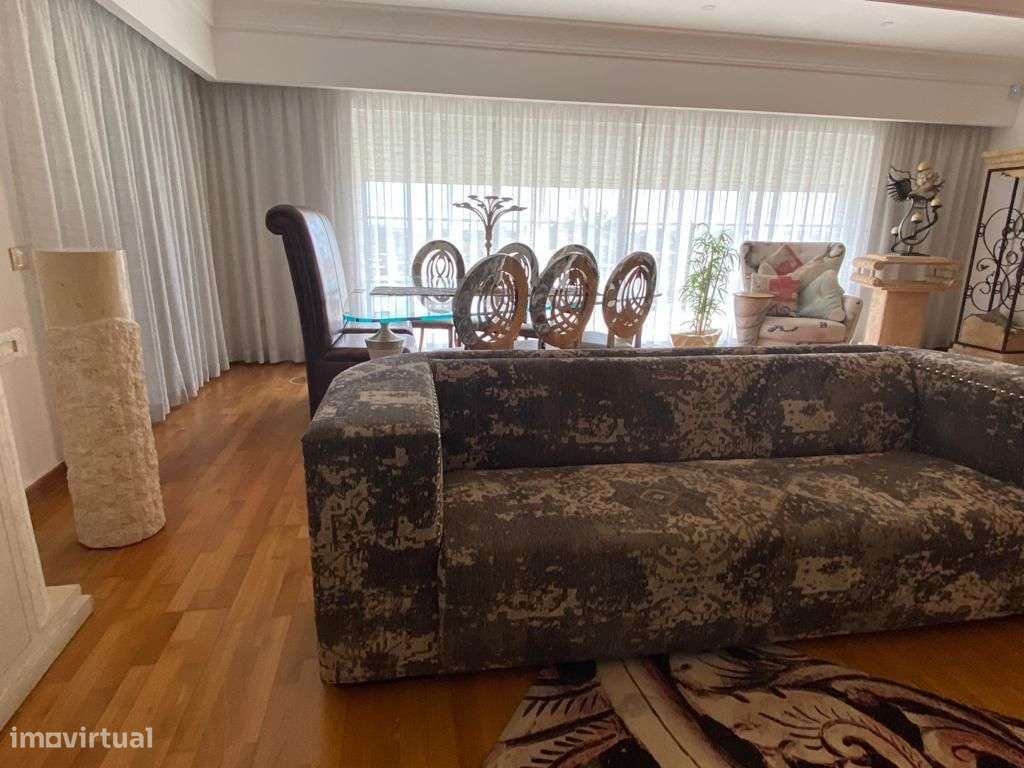 Magnífica Quinta V8 com piscina e deslumbrante vista mar. Localizada-5