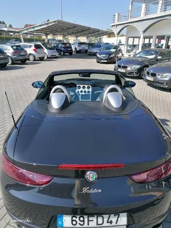 Alfa Romeo Spider 2.4 JTDm - 12