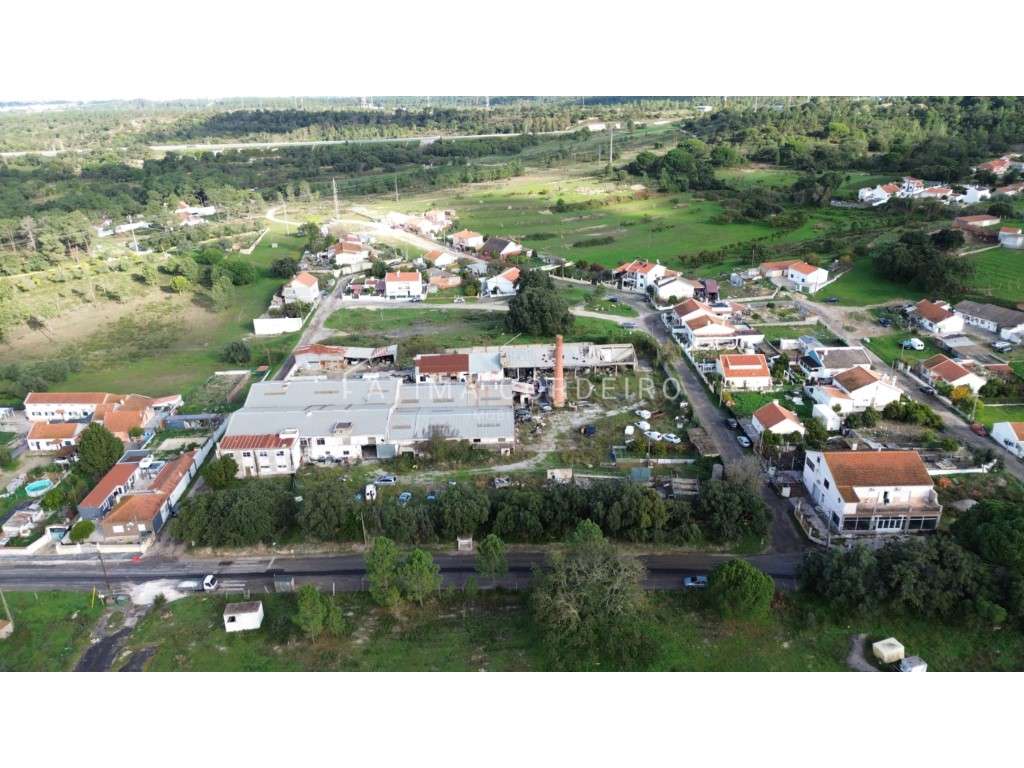 Antiga Fábrica à Venda em Coina - Ideal para Fins Industriais

Es...-8