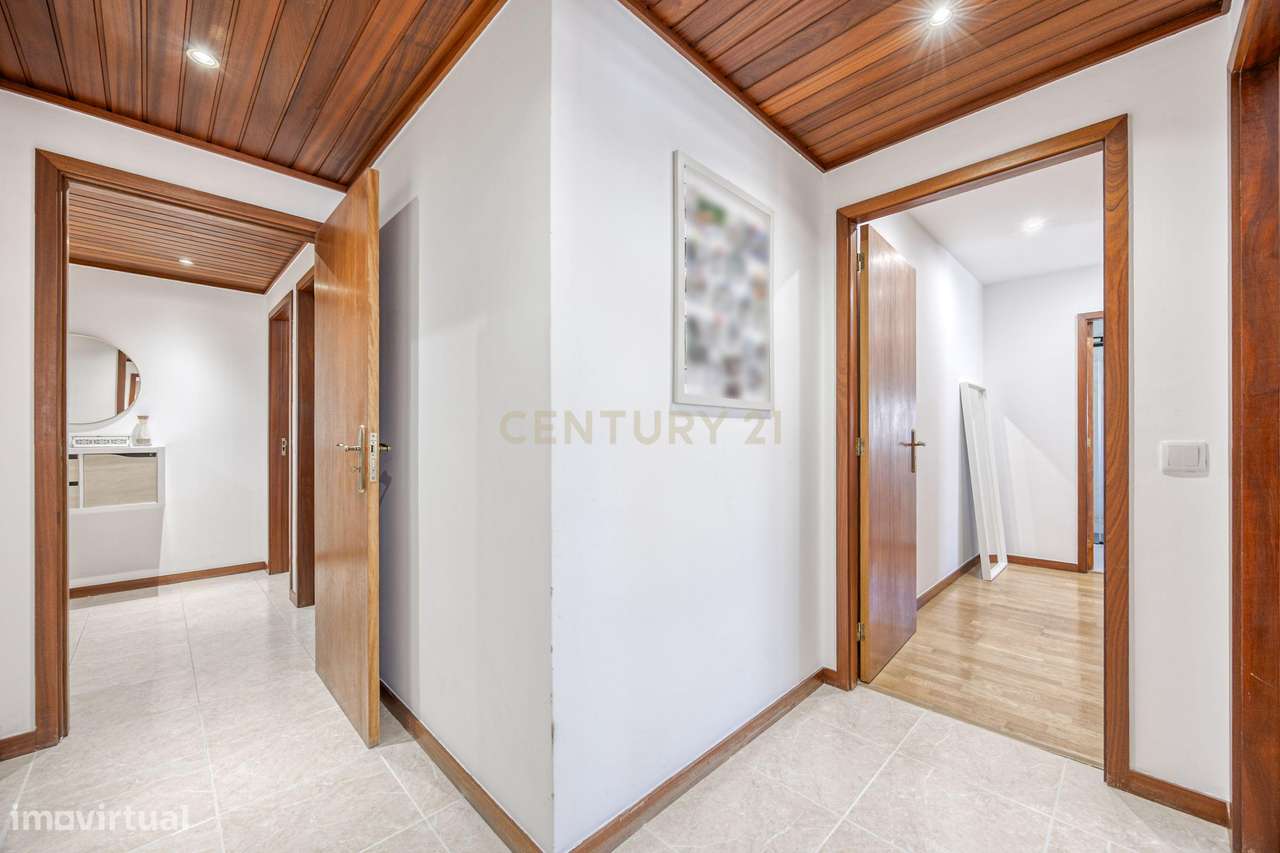 Apartamento T3 com varanda e Box fechada-24