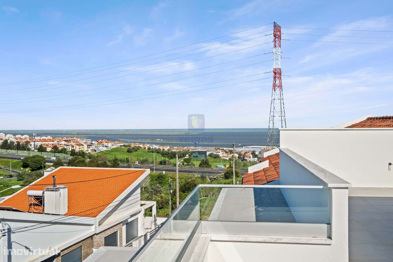 Moradia T5 Contemporânea com Piscina Aquecida – Santa Iria da Azóia-31