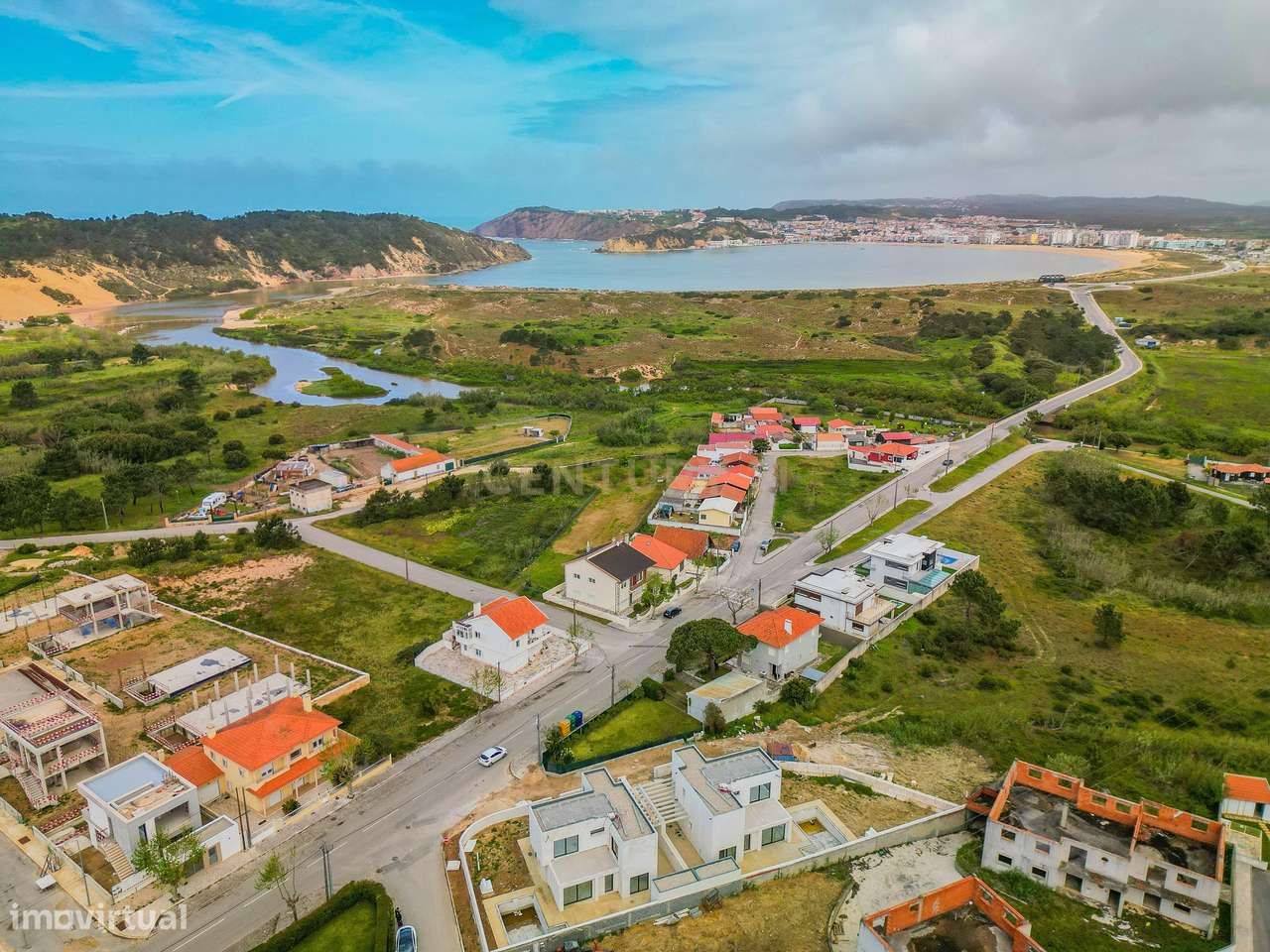 Moradia T3 com Piscina e Jardim em Salir do Porto-12