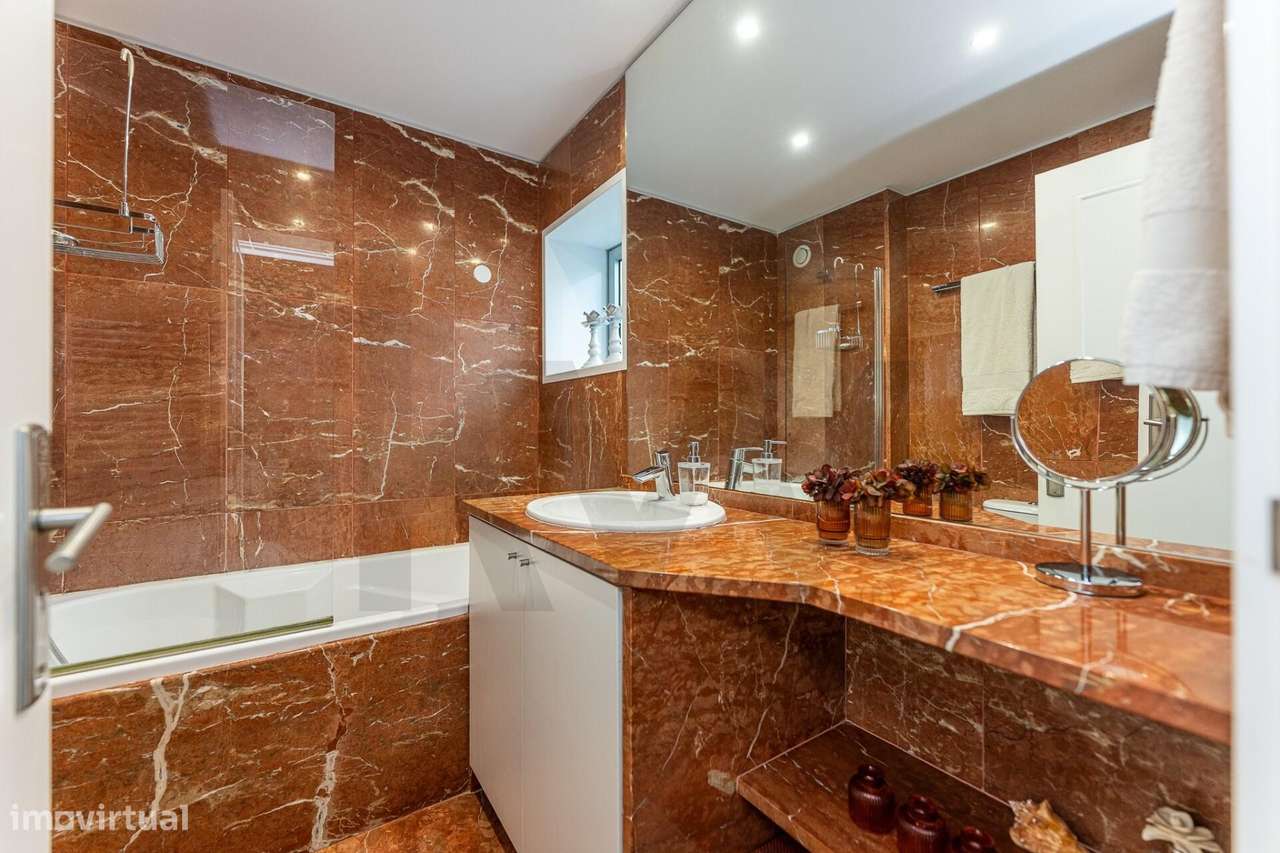 Excelente T5  em Condominio Fechado a Marechal Gomes da Costa, Porto-38