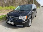 Chrysler Town & Country - 29