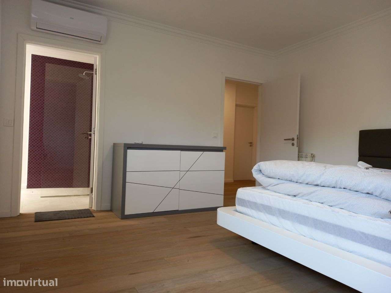 Moradia com 4 suítes, piscina e casa de hóspedes-14