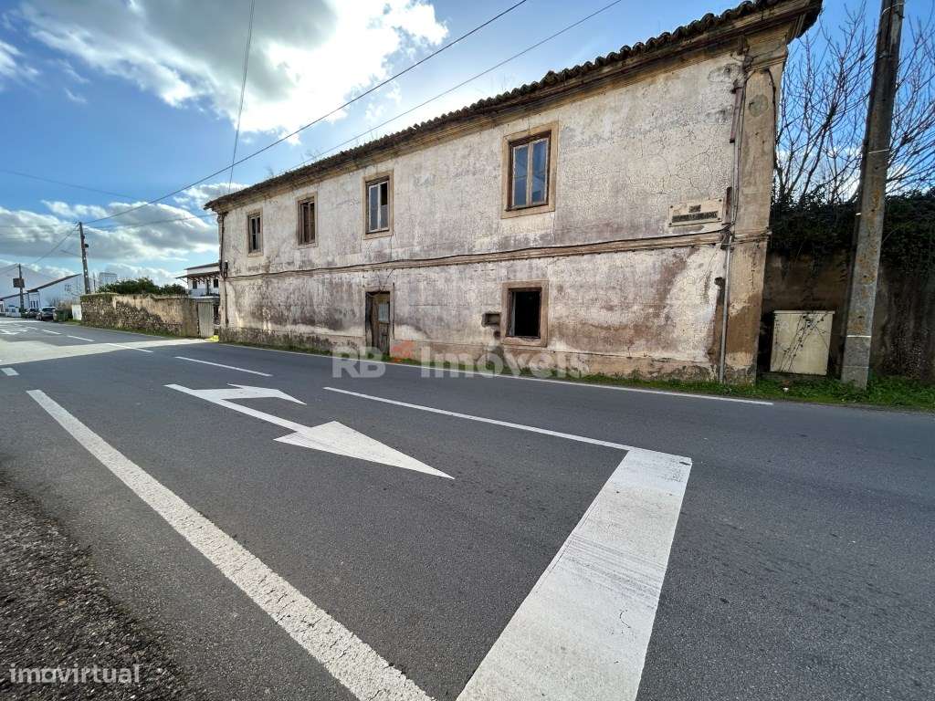 Propriedade com 14 840 m2 e moradia para recuperar - Grande imagem: 3/9