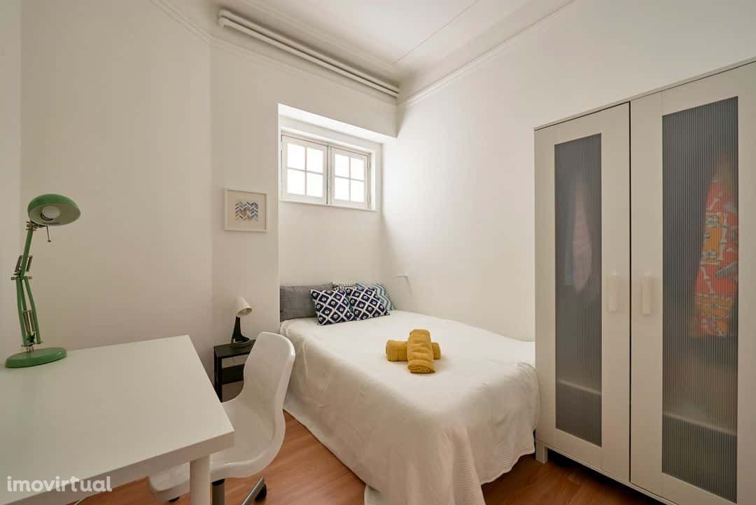 Comfortable double bedroom in Marquês de Pombal - Room 13
