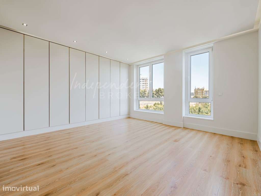 APARTAMENTO T3 TRANSFORMADO EM T2+1 NA AVENIDA CONSELHEIRO FERNANDO...-11
