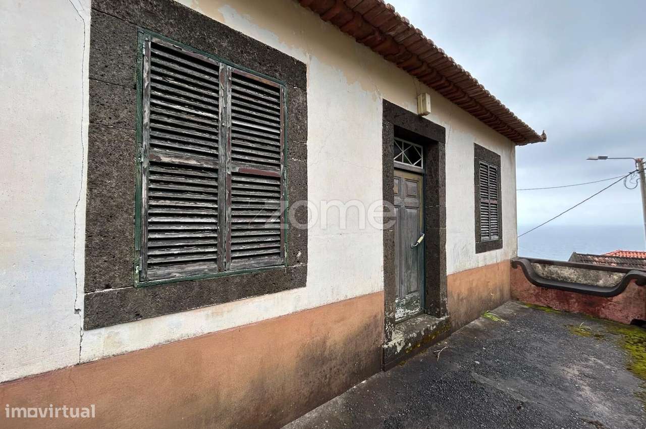Moradia para recuperar- Ribeira Funda-0