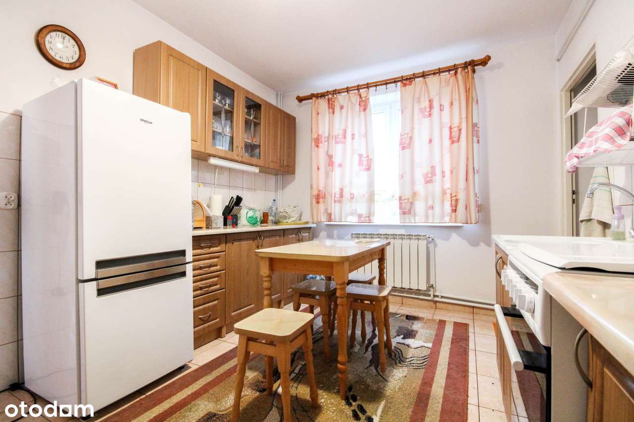 Dom z użytkowym poddaszem w spokojnej okolicy-3