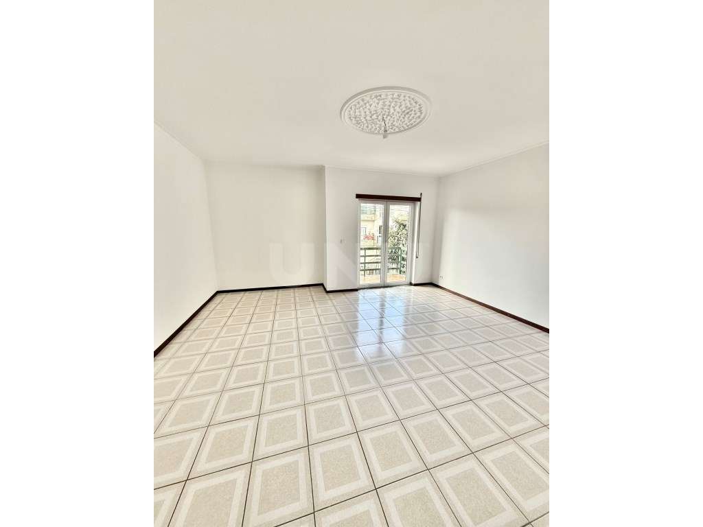 Apartamento T3 - Amplas Áreas - Grande imagem: 5/12