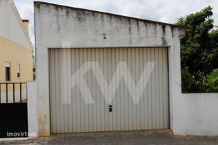 Casa de r/c  que serve de garagem na freguesia do Couço, concelho de C