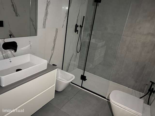 T3 Novo * V. N. Gaia Suite Varanda Tipo Terraço Lug Garag Duplo Metro-8