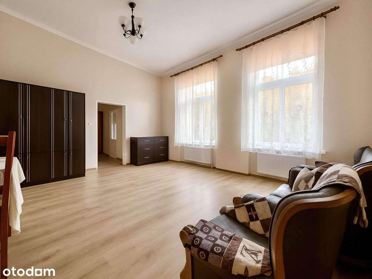 Mieszkanie w kamienicy, nowa kuchnia, parking, atrakcyjna lokalizacja!-3