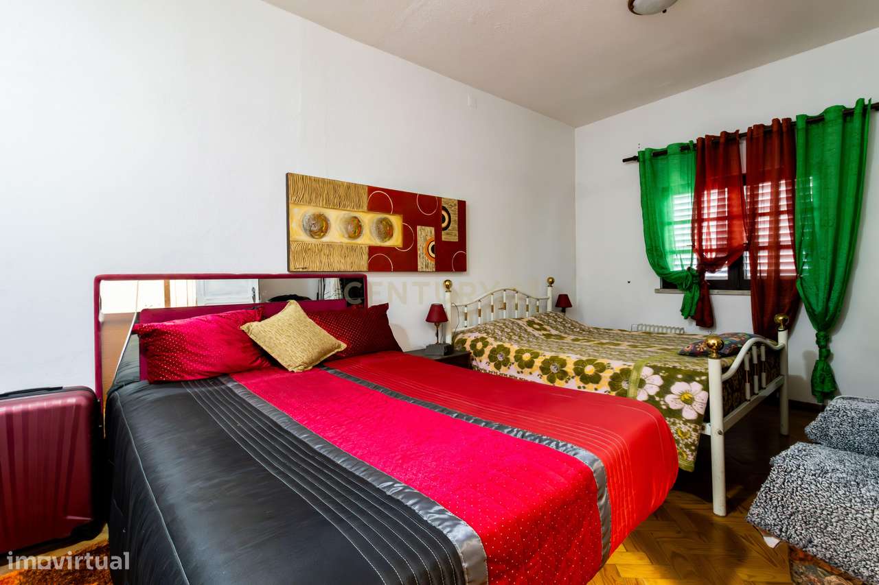 Venda de Moradia, Comércio e Oficina Automóvel na Marinha Grande - Grande imagem: 5/31