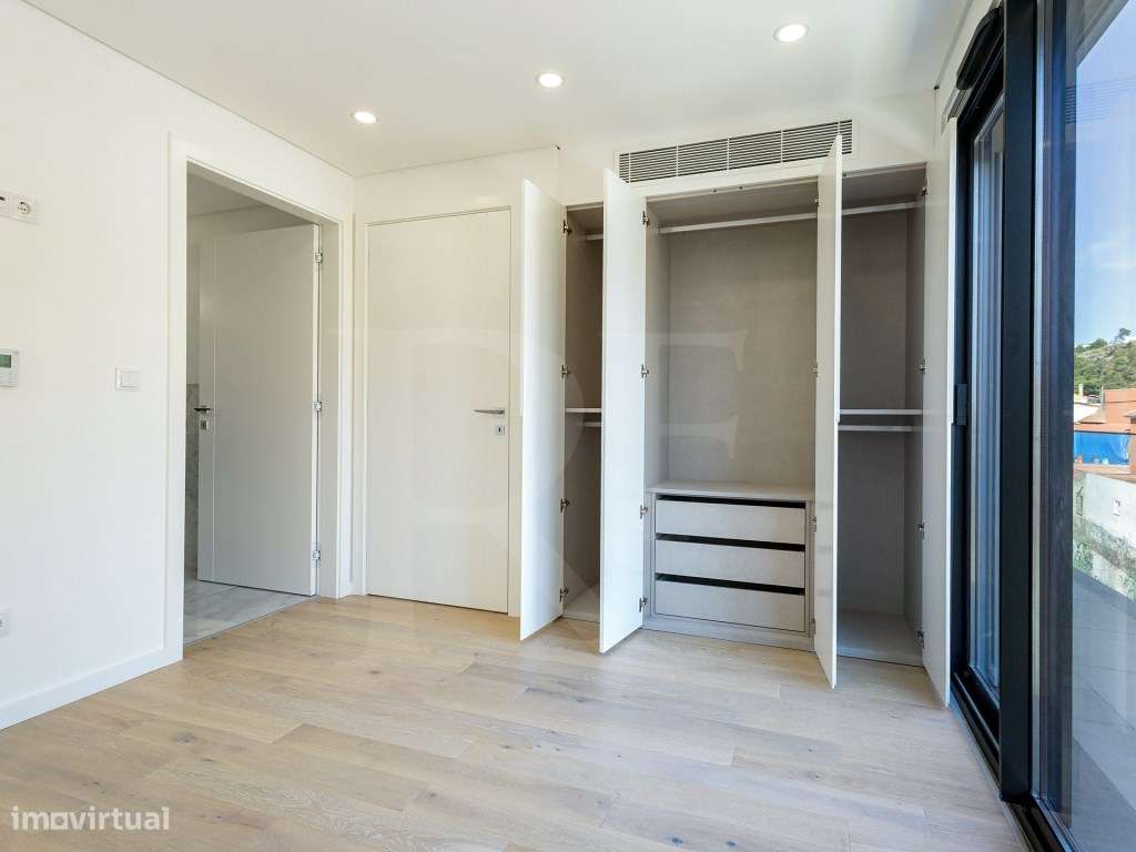 T3 Duplex a estrear com terraços e piscina no Estoril-18