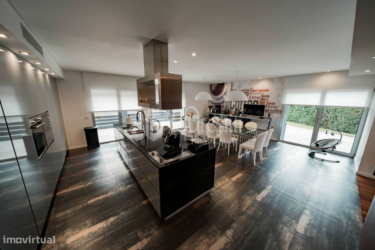 Moradia T4 com Vistas Deslumbrantes em Guimarães-12