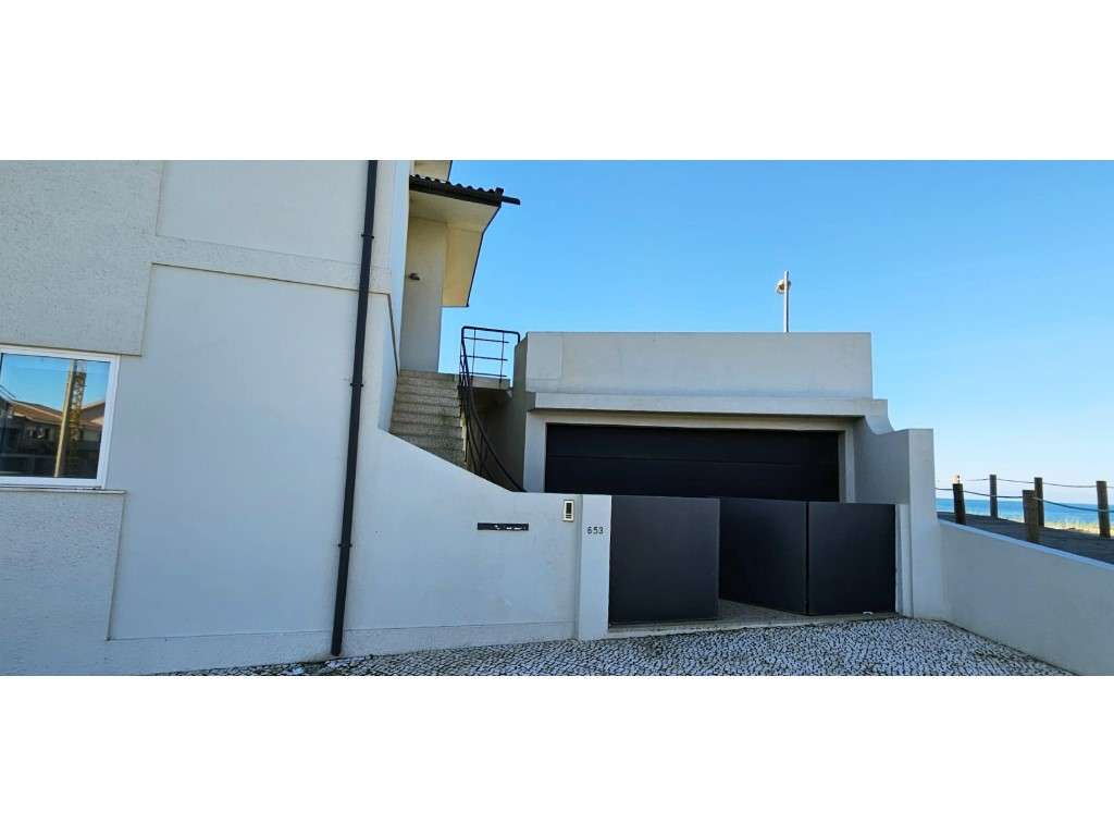 Andar Moradia T2 em Frente à Praia de Angeiras-9