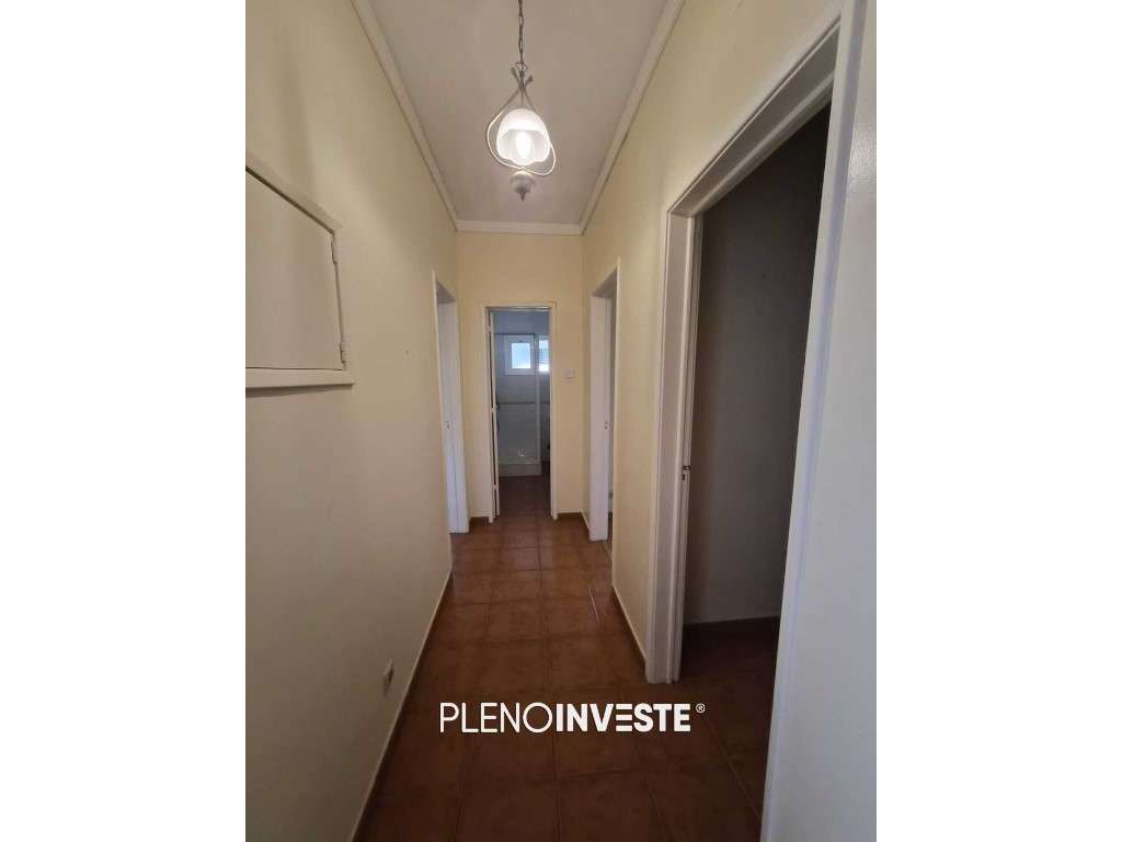 Apartamento T2 com Varandas na Torre da Marinha-18