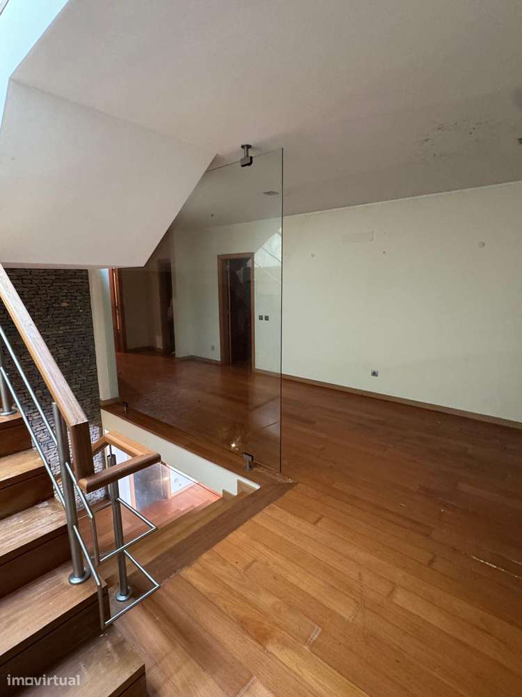 Moradia T5 com piscina, garagem e vista mar em Ericeira-13