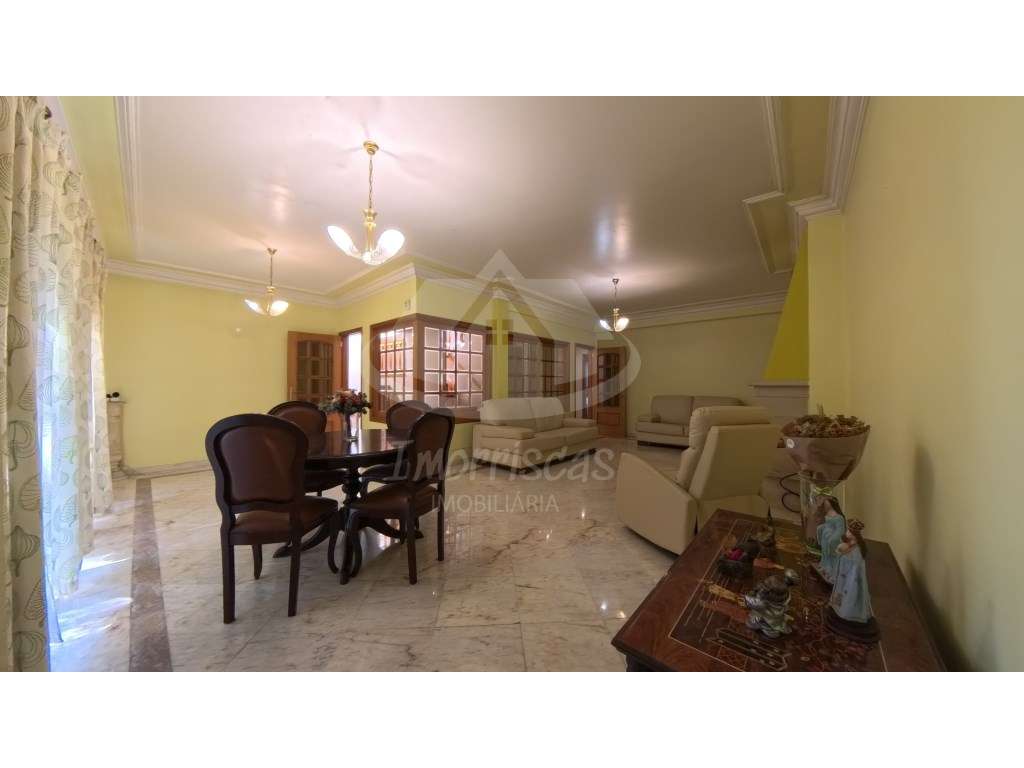 Moradia T5+2 com jardim privativo e piscina em Alcabideche - Grande imagem: 4/40