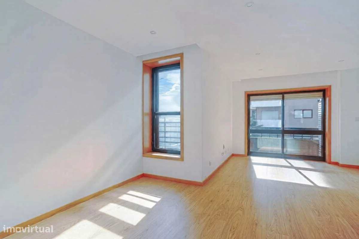 T2 Renovado Excelente Luminosidade, Varandas e Acabamentos Modernos-20