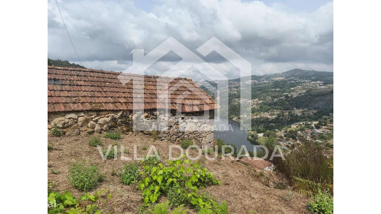 Casa com Terreno e vista sobre o Rio Douro-3