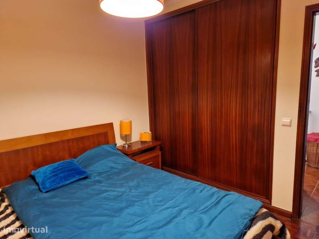 Moradia de 3 Pisos Com Garagem e Aproveitamento de Sótão-10