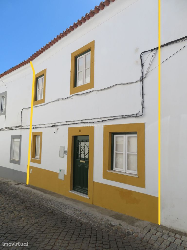 Moradia  T3 + 1  no centro histórico de Évora