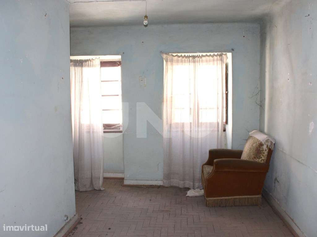 Moradia com Logradouro para Remodelar-8