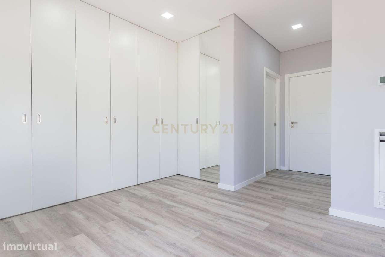 Vila Alegre / Fernão Ferro - Luxuosa moradia isolada térrea de 4 assoa-18