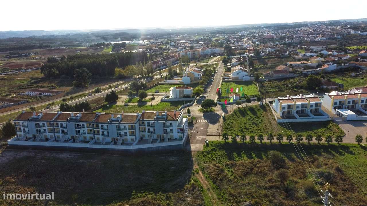 LOTE PARA HABITAÇÃO COLETIVA | CAMPELOS | 2 MIN DA A8-0