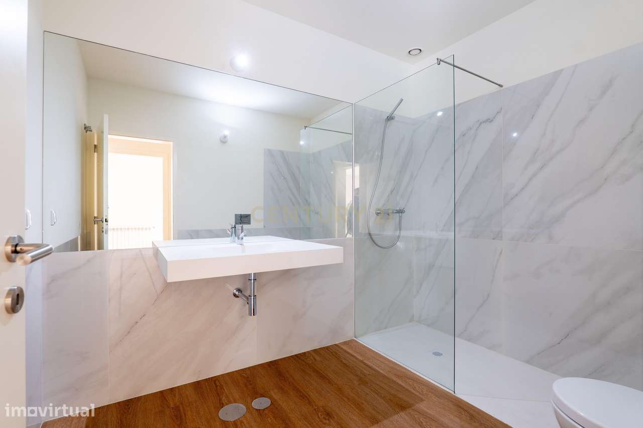 Apartamento T2 praticamente novo , nas Antas, Porto-20