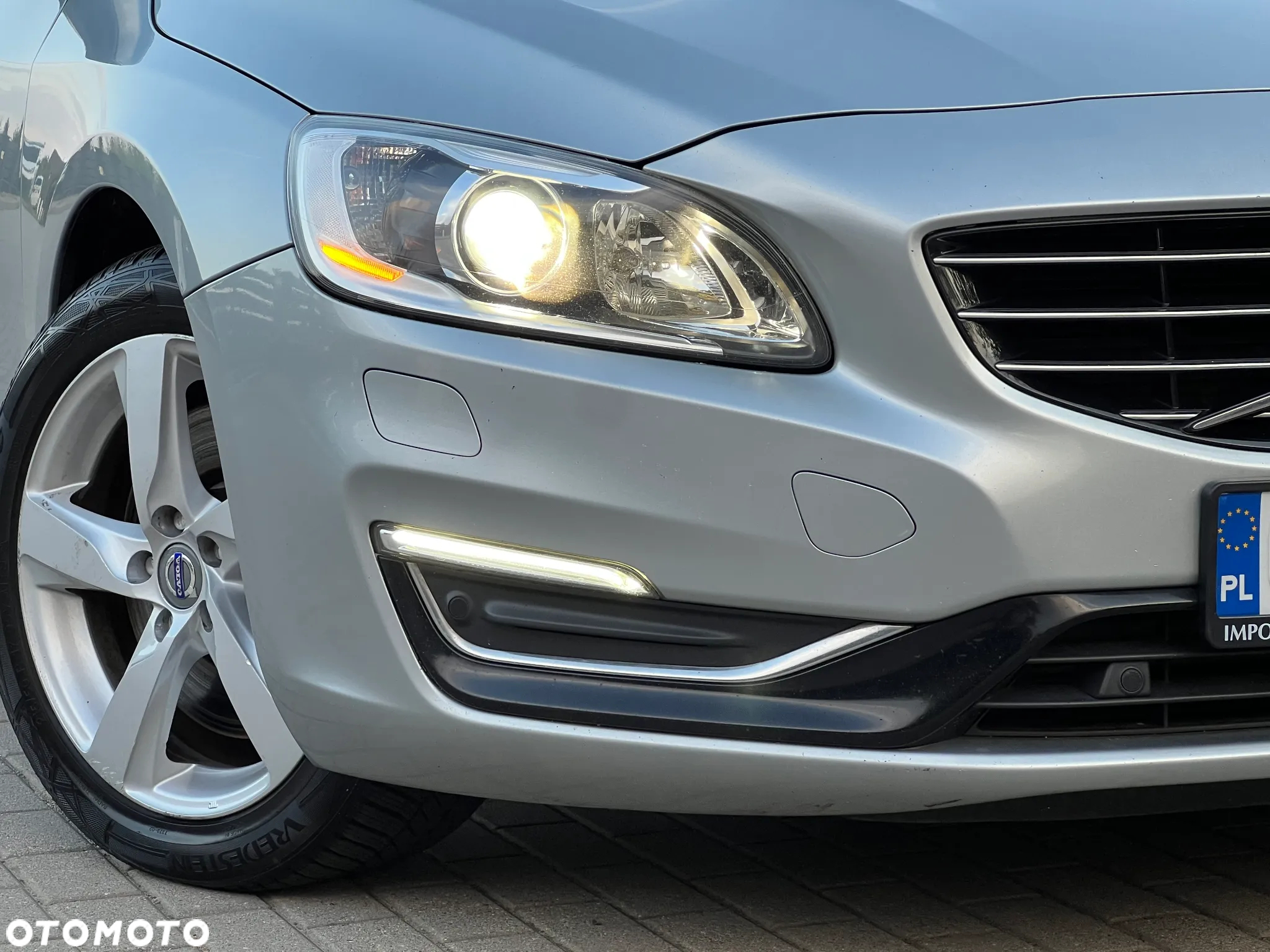 Volvo V60 D6 AWD Plug-in Hybrid Summum - 23