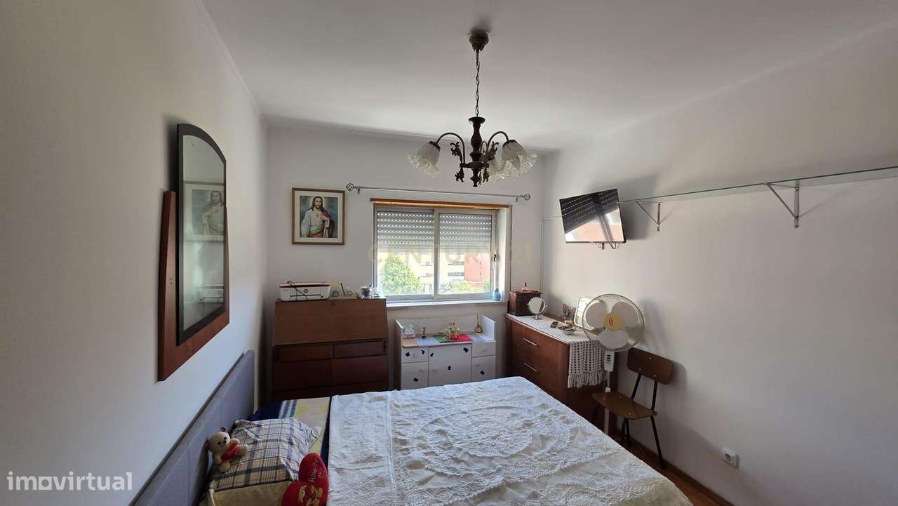 Apartamento T2  no Pragal / Monte Caparica com 2 elevadores e ótimo ac-12