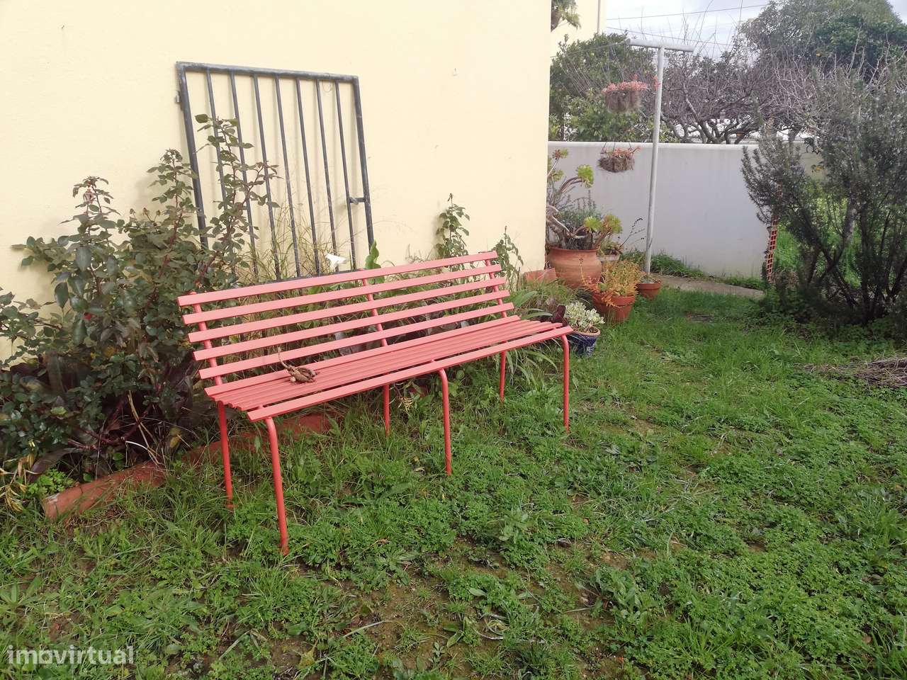 Magnifica propriedade constituída por armazém e moradia bi-familiar.-16