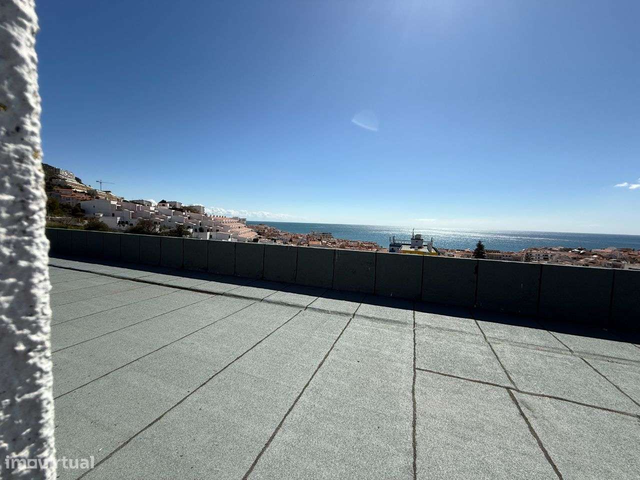 Apartamento T1 com Terraço Panorâmico no Coração de Sesimbra - Grande imagem: 2/17