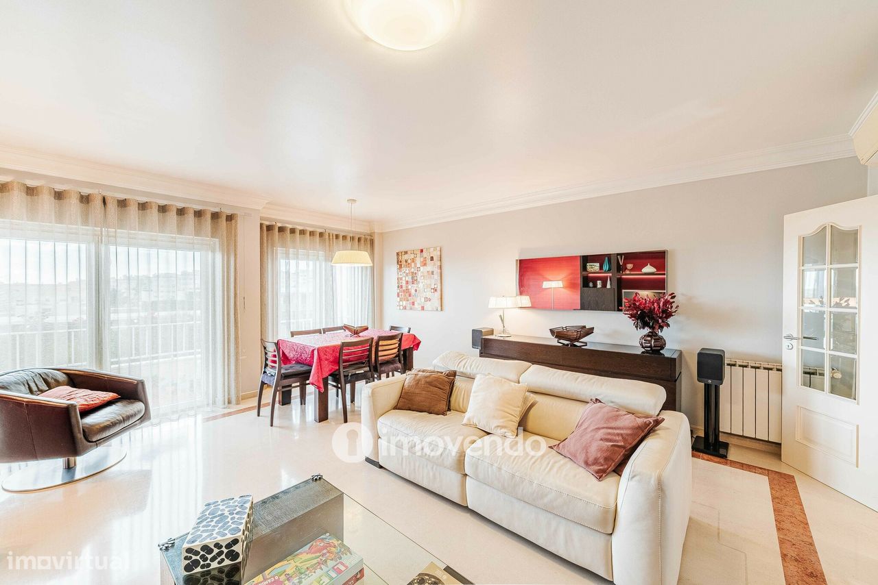 Apartamento T3 exclusivo, com garagem e vista mar, na Parede - Grande imagem: 1/49