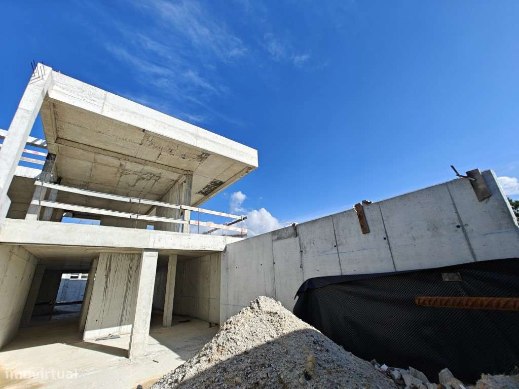 Lote com moradia iniciada junto aos campos de golfe e às praias-13