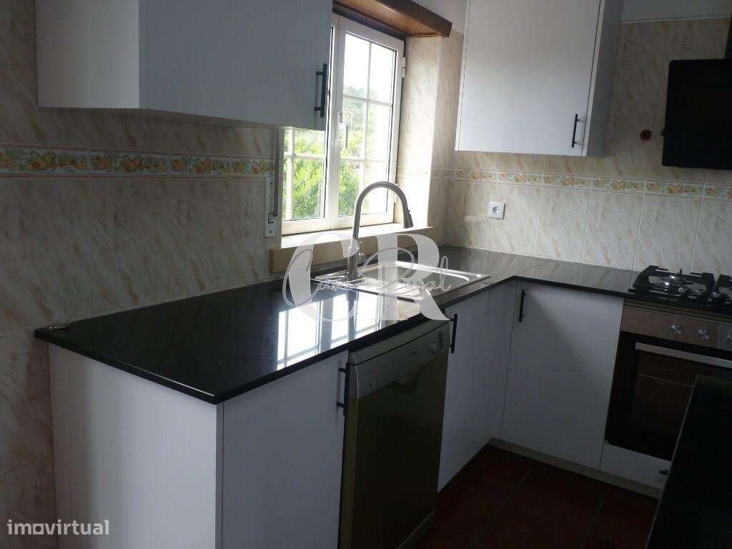 Fantástica moradia T3 com garagem e terreno generoso em Vila Facaia –-17