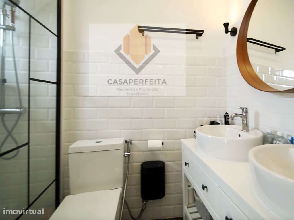 Apartamento T3 Renovado com Varandas, Lugar Garagem e Arrumo - Cent...-37