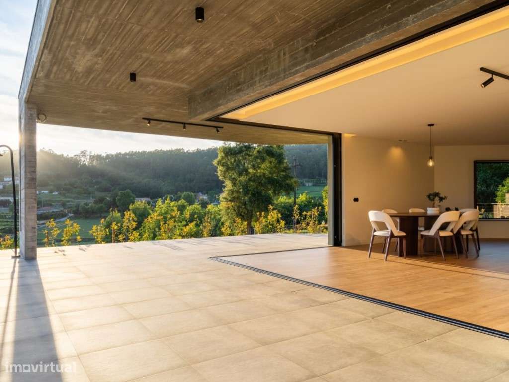 Moradia Térrea com Piscina Infinita e Vista Panorâmica sobre o Vale-6