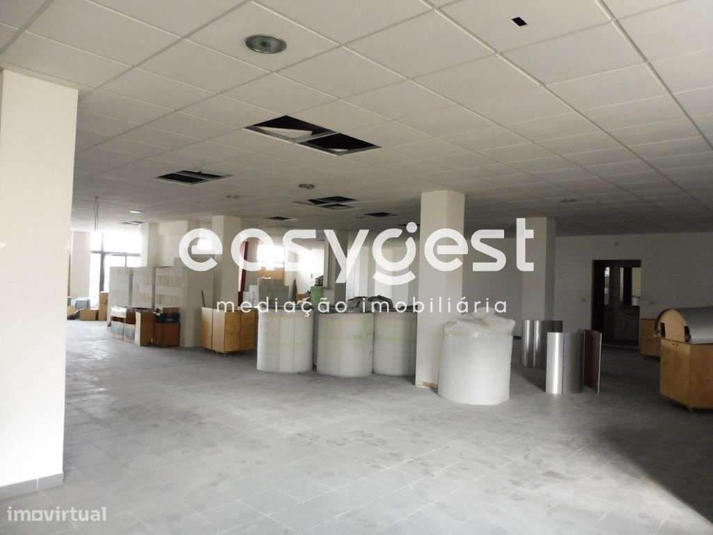 Loja situada no centro da Marinha Grande com uma área de 331m2 - Grande imagem: 5/11