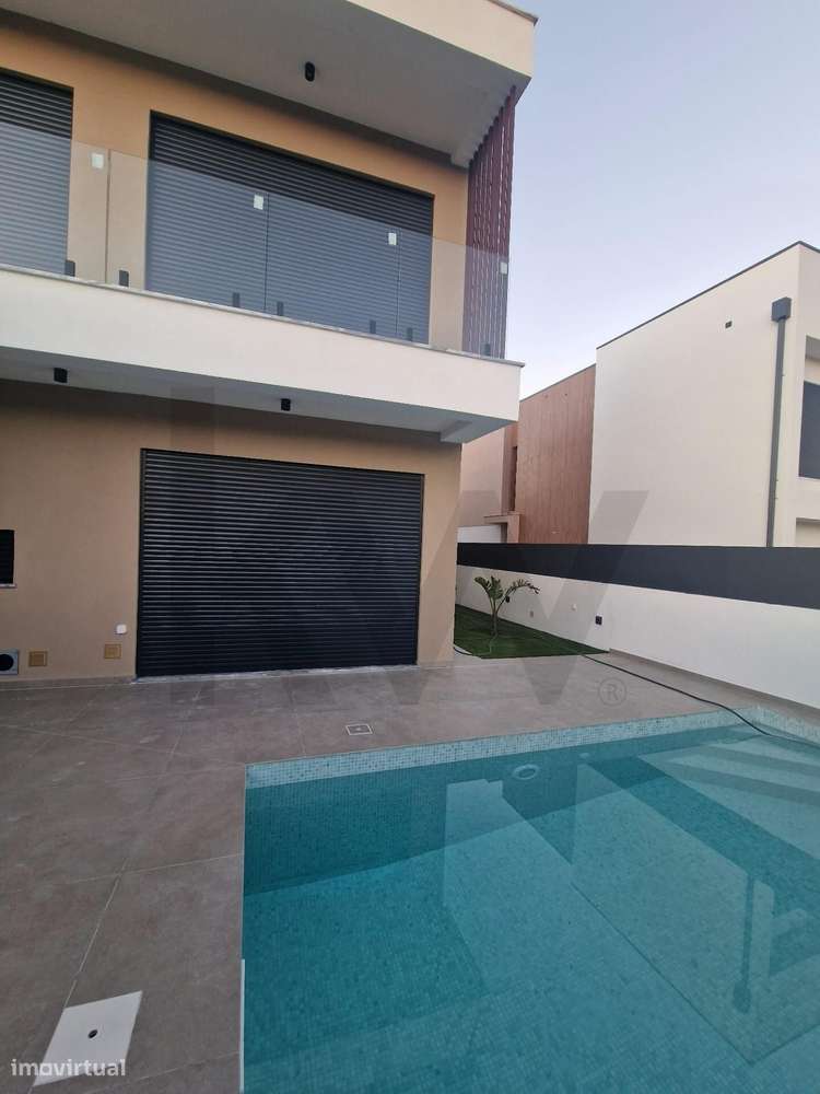 Moradia T4 - Grande imagem: 2/37