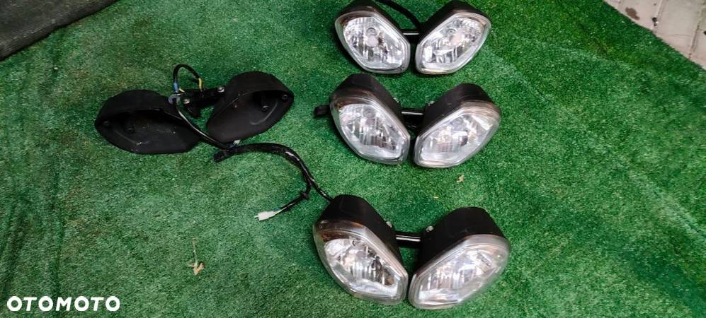 TRIUMPH Street Speed Triple 675 1050 Lampa Przód reflektor 2015 - 1