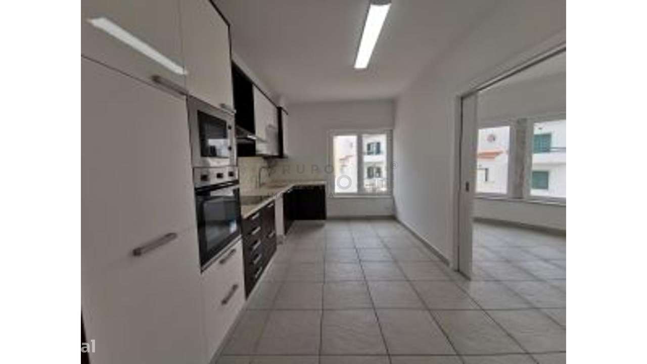 Moradia Geminada T3 em Ericeira-16