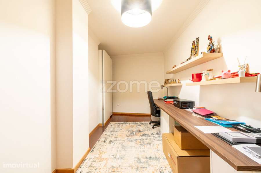 Apartamento T2+1 com Piscinas, Ginásio, Sala de Jogos e 2 Garagens-13